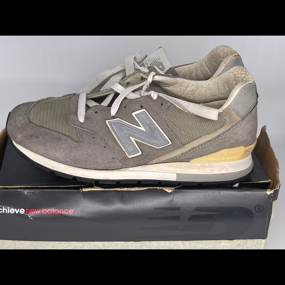 New balance vintage men’s sneakers sz 8.5 D